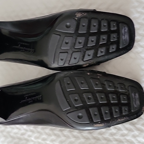 Ferragamo women's shoes - Picture 3 of 4
